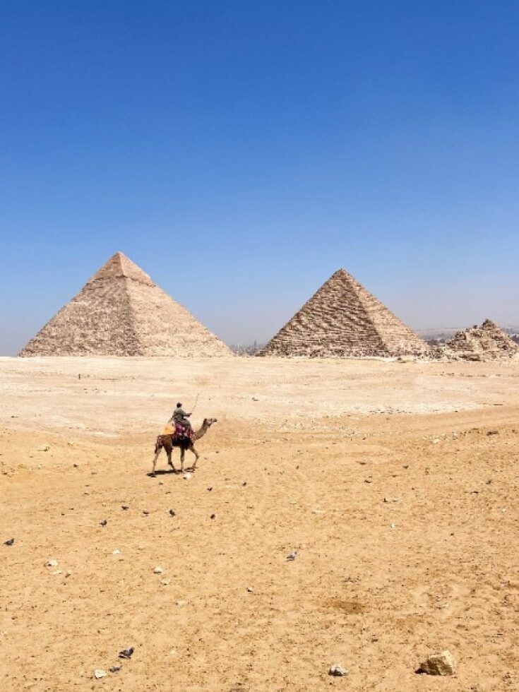 visiting-the-great-pyramids-of-giza-min